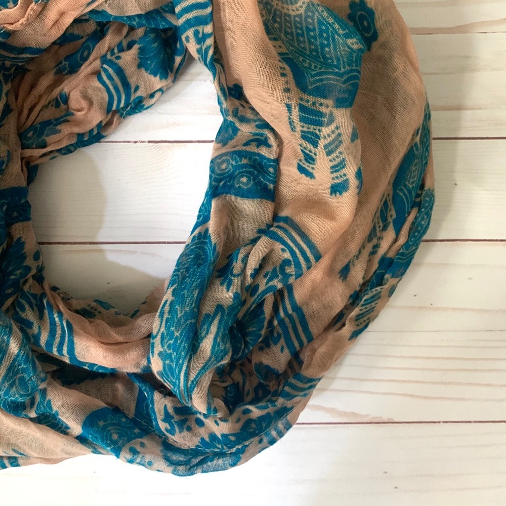 Women’s fashion scarf